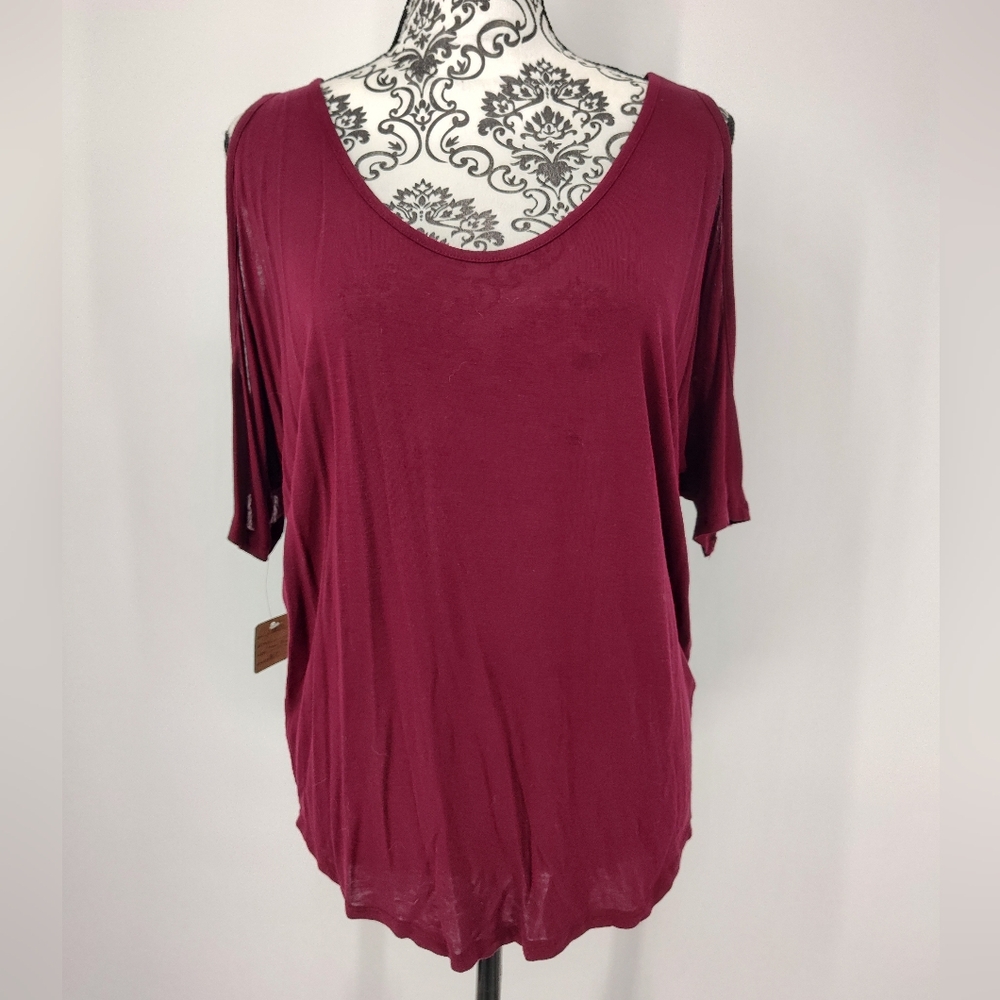 Tresics Maroon Short Sleeve Cold Should Dolman Top Size Women's Small